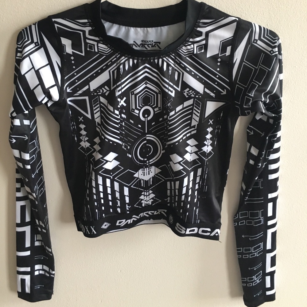 Damascus Apparel small Mantis crop longsleeve